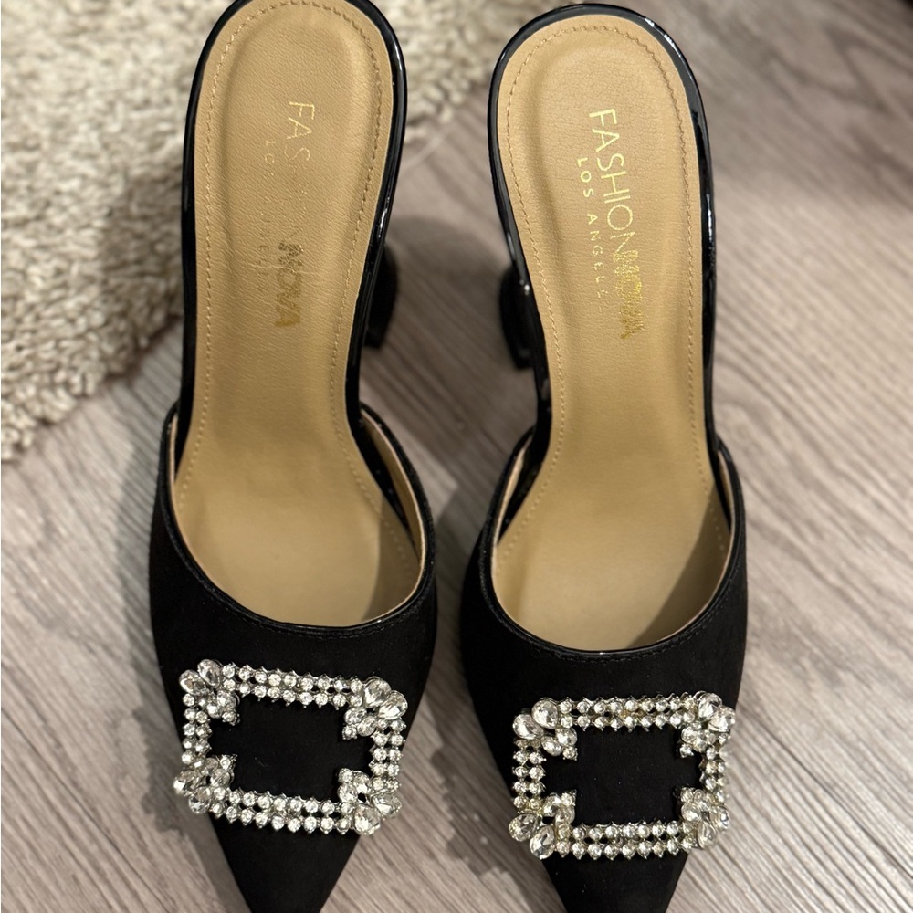 Elegant Black Heels with Pearl Buckle